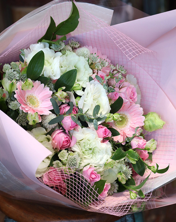 静岡市葵区鷹匠のお花屋さんアランデコの入学・就職御祝のお花のプレゼント