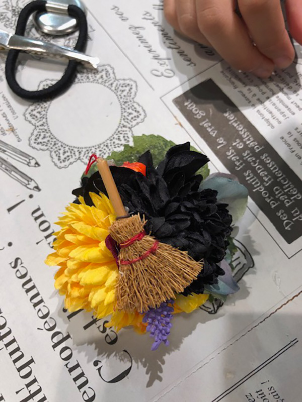 静岡市葵区鷹匠お花屋さんアランデコのワークショップ・コサージュ制作の実例３の３