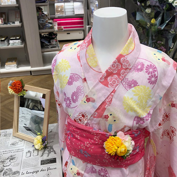 静岡市葵区鷹匠お花屋さんアランデコのワークショップ・コサージュ制作の実例４の１