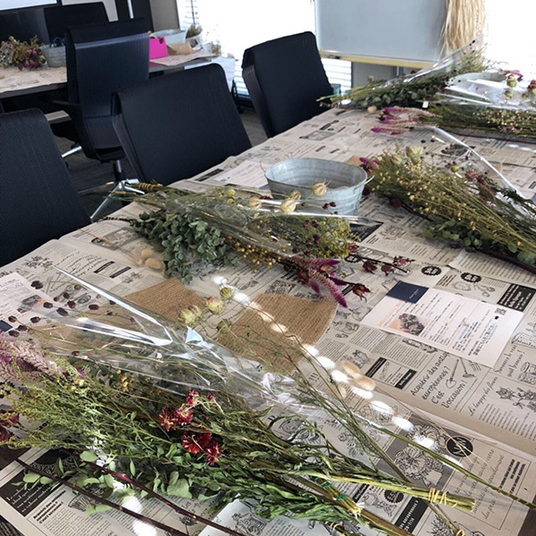 静岡市葵区鷹匠お花屋さんアランデコのワークショップ・スワッグ制作