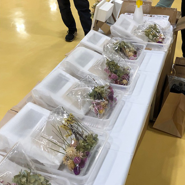 静岡市葵区鷹匠お花屋さんアランデコのワークショップ・フラワーフォトフレーム制作・実例１の１